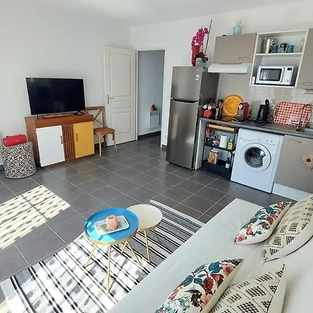 Διαμέρισμα Very Bright Studio In The Center Of *