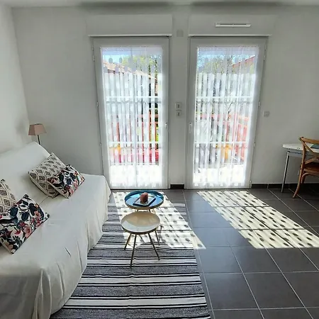 Διαμέρισμα Very Bright Studio In The Center Of
